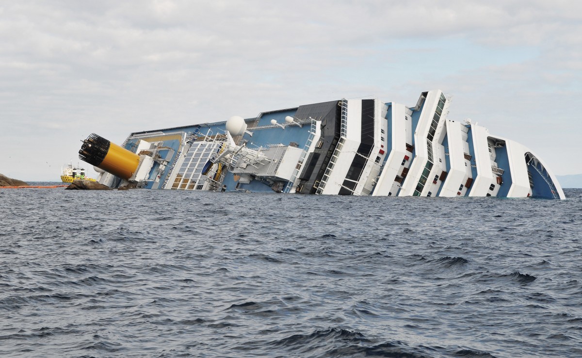 Le Costa Concordia vu du ciel